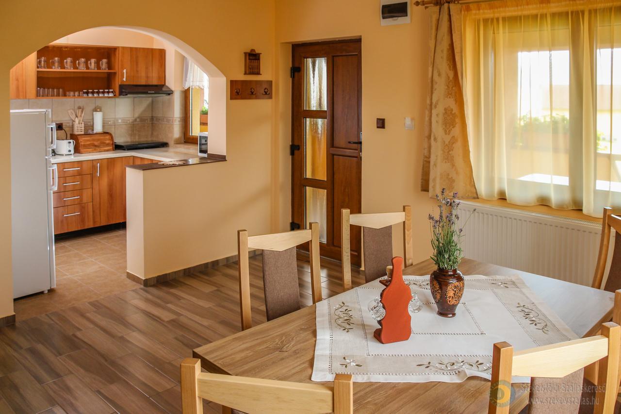 Apartamente Mano Apartmanok Прайд Екстериор снимка